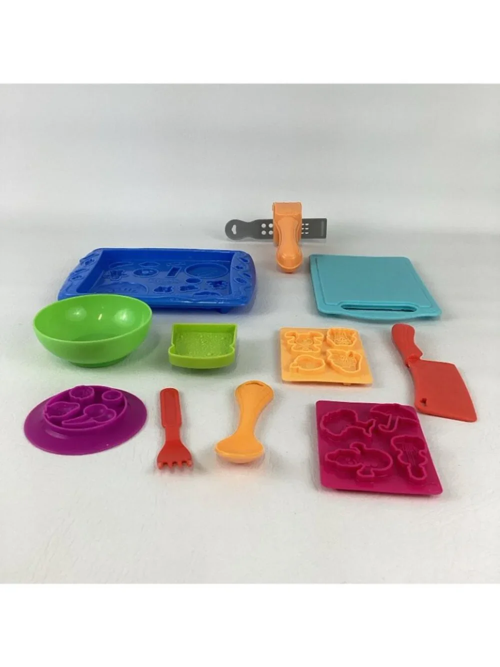 Play Doh Kitchen Creations Bundle Lot Modeling Clay Food Molds Tools Utensils